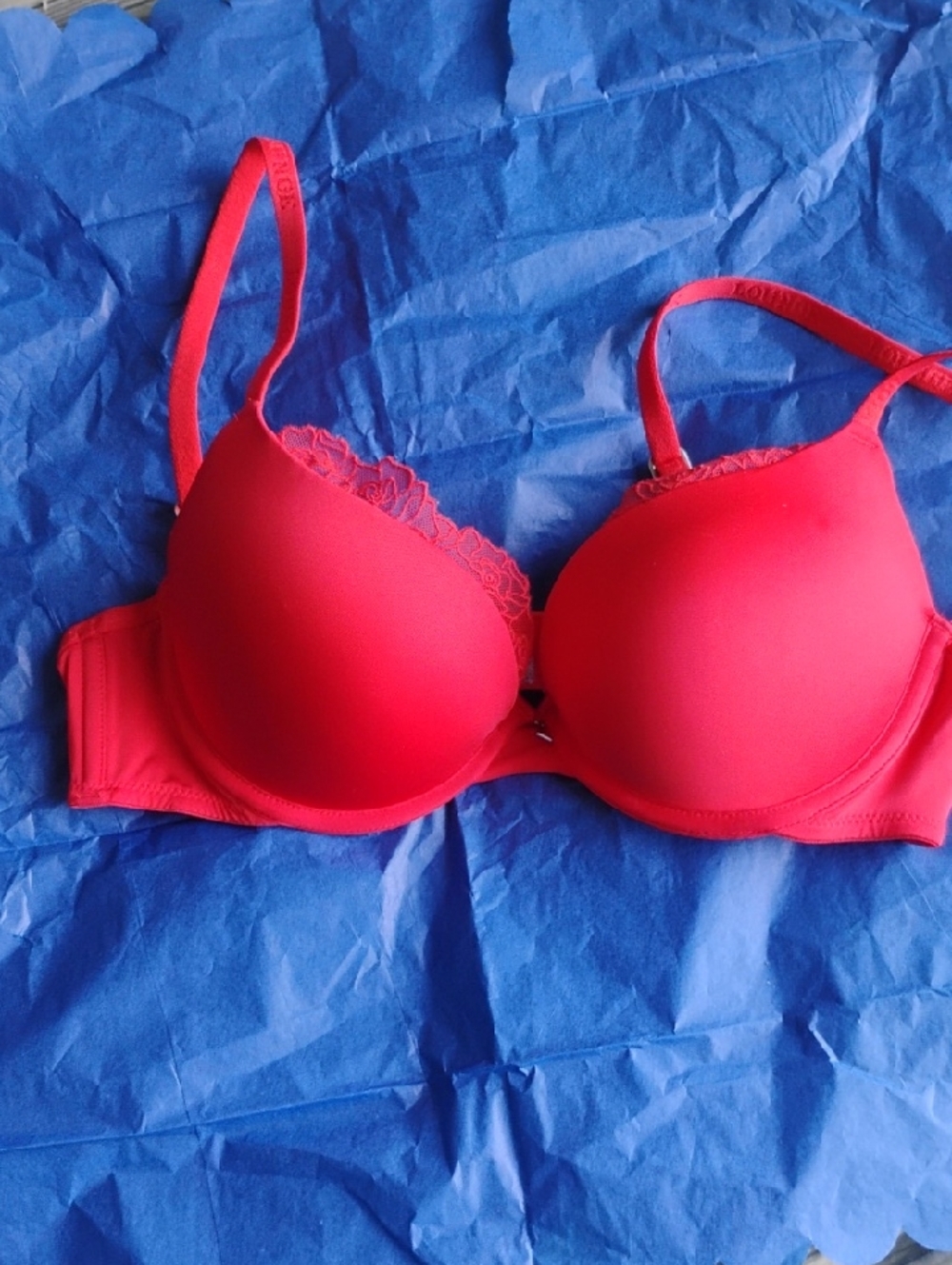 Lounge Everyday Padded Lace-Trim Bra in Bright Red